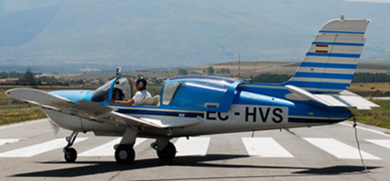 Monomotor terrestre de remolque socata rallye 235ed EC-HVS.